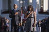 Obama y su esposa, Michelle, realizaron una breve ceremonia conmemorativa en los jardines de la Casa Blanca.