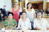 13092015 EN SU RESTAURANTE FAVORITO.  Claudia Palomares, Maricarmen Díaz, Lupita Palomares, Beatriz Díaz y Juanita Palomares.
