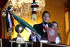 El presidente Enrique Peña Nieto dio el Grito de Independencia en el Zócalo de la Ciudad de México.