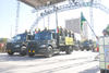 Lo camiones del Ejército Mexicano a su paso por la explanada.