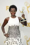 Viola Davis de la serie How to Get Away with Murder se convirtió en la primera mujer de raza negra que gana el Emmy como Mejor Actriz de Drama.