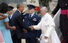 La primera dama estadounidense, Michelle Obama también recibió al líder católico.