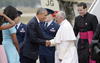 El pontífice partió de Cuba y a bordo del avión papal comentó que espera un acuerdo entre este país y EU para terminar con los bloqueos aún existentes.
