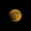 Al anochecer en La Laguna, la luna se tiñó de un tono rojizo.