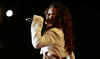 Durante su espectáculo la cantante repasó los distintos estilos por los cuales circula su música, como el R&B, pop y el hip-hop.