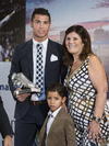 'CR7' junto a su madre, Dolores Aveiro, y su hijo, Cristiano Júnior.