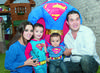 01112015 El festejado estuvo acompañado en todo momento por sus padres, Juan José y Daniela, y su hermanito Diego.