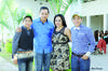 05112015 FESTEJA SUS XV AñOS.  Omar Alvarado Nava con sus papás, Adriana Nava Galván y Enrique Alvarado Barrientos, y su hermano menor.