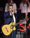 “Este ha sido un momento muy especial e inolvidable que jamás voy a olvidar. Ha sido una noche inolvidable y para toda la vida”, puntualizó para interpretar el tema de Emociones y con ello terminar el concierto.