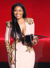 Nicki Minaj también recibió dos trofeos, a artista y álbum favoritos de rap/hip hop.