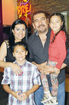 22112015 EN FAMILIA.  Mateo, Brenda, José y Blanca.
