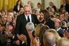 También la actriz y cantante Barbra Streisand recibió la condecoración por parte del presidente.