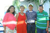 26112015 FELIZ CUMPLEAñOS.  Omar Alvarado Nava con sus abuelos en su fiesta de 15 años.