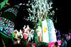 El Pino navideño mide cerca de 20 metros de alto y se encuentra en la Plaza Mayor.