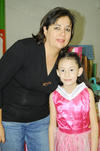 04122015 CUMPLIó SIETE AñOS.  Paola Ruiz del Río con su mamá Patricia del Río.