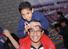 08122015 Ricardo con su hijo Matías.