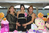 10122015 BABY SHOWER.  Johana Escobedo Delgado con las organizadoras de su fiesta prenatal, Hilda Mireles y Guadalupe Delgado.