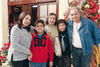 13122015 FELICES 10.  Claudia Liliana Escalante Rojas con sus papás en su fiesta de cumpleaños.
