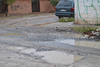 En la calle Plaza de Armas, en Rincón La Merced, el pavimento de las calles se observa destrozado.