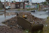 Los vecinos de Rincón La Merced aseguran que además de las lluvias deben preocuparse por los escombros.