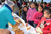 El DIF Torreón repartió la tradicional rosca de reyes en el Bosque Urbano.