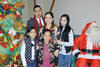 01012016 MOMENTOS EN FAMILIA.  Joel Martínez su esposa Nany y sus hijas en reciente celebración decembrina.