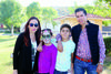 10012016 EN FAMILIA.  Luis Alberto Ávila y Mayte Reyes con sus hijos, Juan Pablo y Ma. Fernanda.