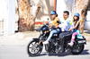 Cientos de niños y niñas disfrutaron al pasearse en las motos de los policías viales.