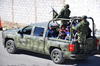 Los pequeños pudieron subir a los camiones del Ejército Mexicano que en convoy, desfilaron por todo el sector con los menores a bordo.