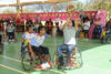 El partido fue divertido debido a la inexperiencia de los Guerreros en el basquetbol en silla de ruedas.