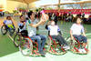 Los futbolistas del Santos Laguna realizaron una visita al CRIT de Gómez Palacio y aprovecharon para jugar basquetbol en silla de ruedas.