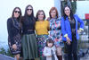 CUMPLEAÑOS DE VERONICA ALANIS UBILLO , 50 AÑOS
 En la foto: Con sus familiares y amigas del trabajo.