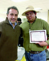 31012016 El Mtro. Luis Fernando Hernández Rivera junto al director de cine y series de televisión, Gustavo Loza.