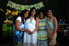 Con las organizadoras, su mamá, Martha de Cruz, su suegra, Bertha Cigarroa, y Ana, su cuñada