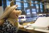 Miss Piggy tocó la campana de inicio de sesión.