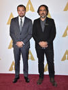 Leonardo Di Caprio y Alejandro González Iñárritu, nominados por The Revenant, a su llegada al Hotel Beverly Hilton.