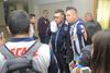 El técnico Antonio Mohamed en su llegada al Aeropuerto de Torreón.