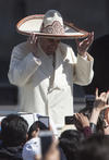 El Papa volvió a ponerse un sombrero de charro.