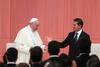 El Papa Francisco denunció en México que la búsqueda de los privilegios conduce a la corrupción, el narcotráfico y la violencia, en su primer discurso en el país.