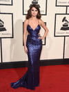Taylor Swift presumió su abdomen en la alfombra roja.