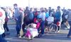 Gente de Torreón, Coahuila también está presente en el mar de personas que se encuentran en los alrededores para poder accesar.