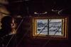 Esta imagen forma parte de la serie ganadora del primer premio en la categoría Vida cotidiana de la 59 edición del World Press Photo, tomada por el fotógrafo Daniel Berehulak para el New York Times. La fotografía muestra al padre Benjam Maltzev en la base Bellingshausen, en la isla Rey Jorge, Islas Shetland del Sur, Antártica, el 3 de diciembre de 2015.