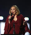 La ceremonia cerró con broche de oro con la interpretación del éxito Hello de la cantante.
