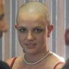 Ese mismo año, Britney retomó su carrera al aparecer en los VMAs presentando su sencillo Gimmie More, siendo criticada por lucir unos kilos de más.