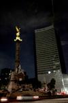 El Monumento a la Revolución también se quedó sin su tradicional iluminación para unirse a la causa.