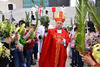Fieles se reunieron en la Plaza Mayor de Torreón para la celebración del Domingo de Ramos.