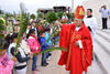 Fieles se reunieron en la Plaza Mayor de Torreón para la celebración del Domingo de Ramos.