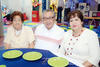 21032016 FELIZ CUMPLEAñOS.  Norma Fierro celebró su cumpleaños en compañía de su esposo, Raúl, y su hijo, Santiago.