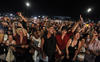Para "los cubanos románticos", la banda ofreció Angie y Miss you, para que nuevamente Mick hiciera enloquecer al respetable al decirles que “son unos cantantes fantásticos”.
