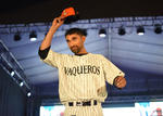 Además, presentaron jerseys en tamaños infantiles y ropa casual para dama y caballero.